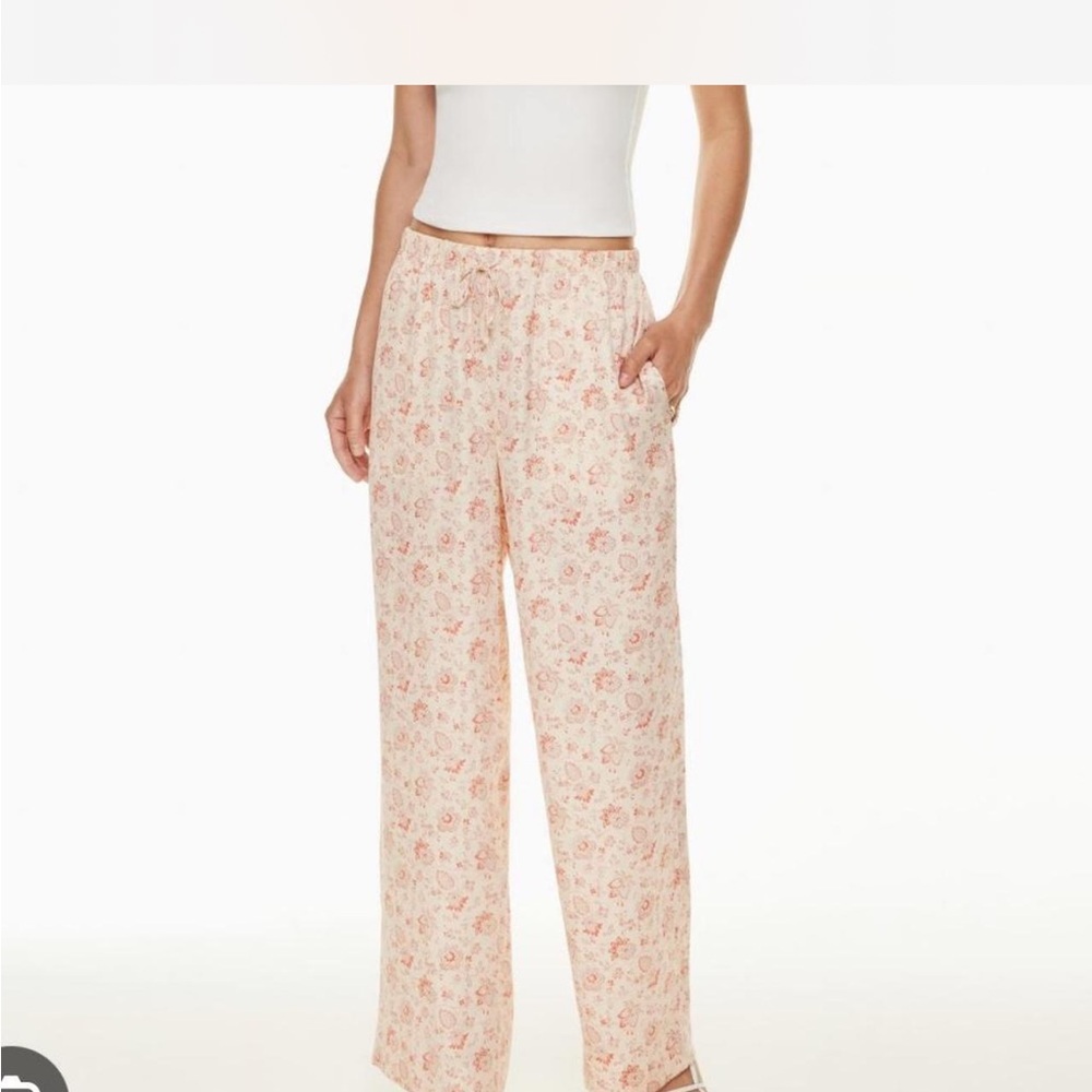 NWOT Aritzia Wilfred toccata satin pant birch/maraschino red